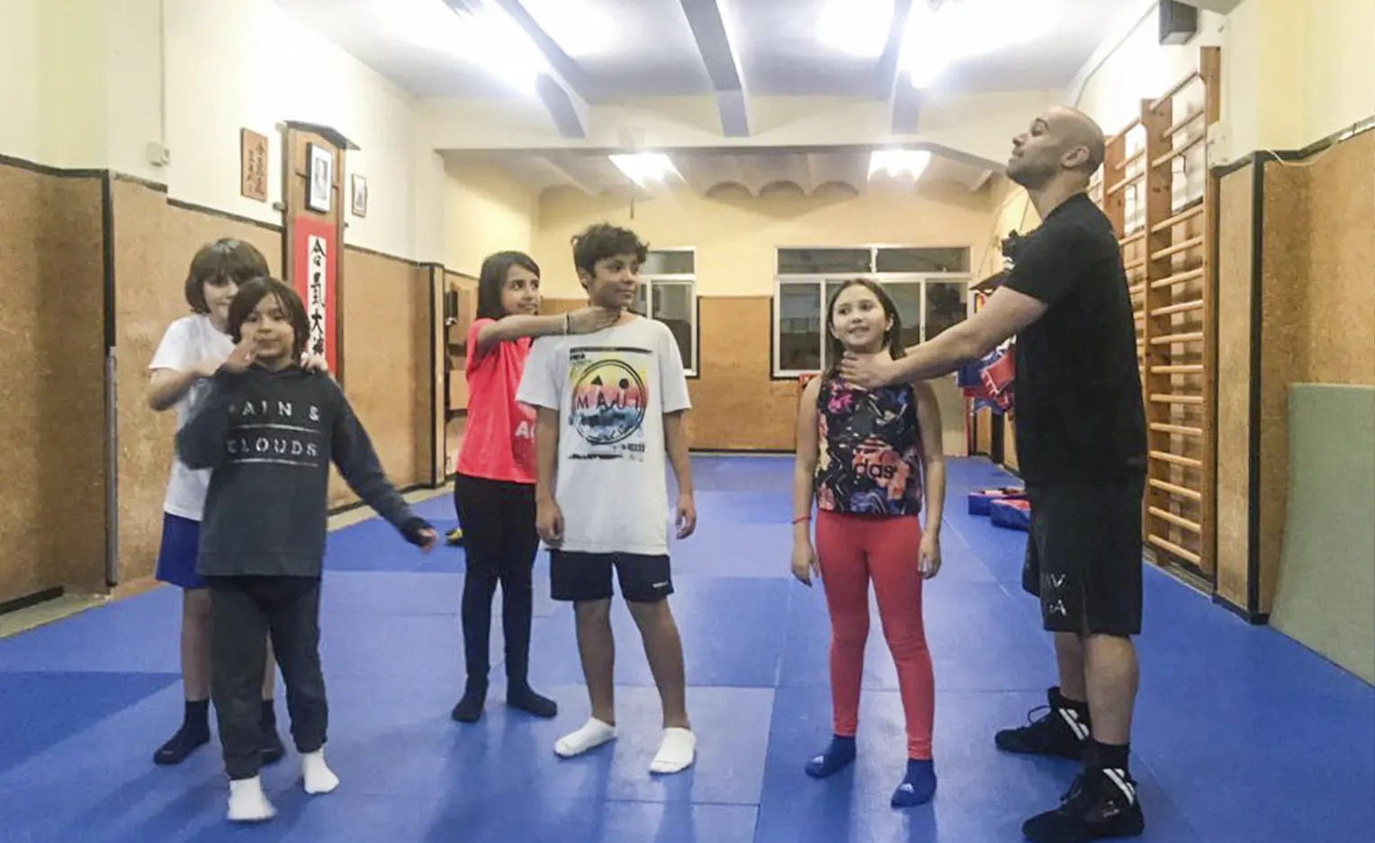 Kick boxing barcelona, gimnasio kick boxing barcelona, gimnasios kick boxing barcelona, kick boxing barcelona gimnasios, kick boxing en barcelona, clases de kick boxing barcelona, kick boxing barcelona mujeres, muay thai Barcelona, muay thai thailand barcelona, gimnasio muay thai barcelona, muay thai barcelona gimnasios, muay thai en barcelona, entrenador personal muay thai barcelona, muay thai gym barcelona, clases muay thai barcelona, muay thai barcelona gracia, combate muay thai barcelona, clases de muay thai barcelona, muay thai barcelona precios, gimnasios de muay thai en barcelona, gimnasio barcelona, gimnasio barato barcelona, freebloc barcelona gimnasio de escalada, gimnasios baratos barcelona, gimnasios barcelona baratos, gimnasio barcelona barato, gimnasio baratos barcelona, jiu Jitsu barcelona, barcelona jiu jitsu, jiu jitsu brasileño barcelona, academia jiu jitsu barcelona, gimnasio jiu jitsu barcelona, jiu jitsu japones barcelona, barcelona jiu jitsu academy, jiu jitsu tradicional barcelona, gimnasios de jiu jitsu en barcelona, brazilian jiu jitsu barcelona, jiu jitsu en barcelona, maestro jiu jitsu barcelona, academia barcelona jiu jitsu, krav maga barcelona, Entrenamiento Personal, entrenamiento personal en barcelona, barcelona martial arts academy, clases de defensa personal, defensa personal barcelona, defensa personal en barcelona, defensa personal barcelona, defensa personal femenina, karate barcelona, curso defensa personal, karate en barcelona, defensa personal en barcelona, mma barcelona, gimnasios mma barcelona, gimnasio mma barcelona, mma en barcelona, mma gym barcelona, barcelona mma, gym mma barcelona, clases mma barcelona, mma barcelona precio, barcelona mma gym, clases de mma en barcelona, gimnasio de artes marciales, gimnasios de artes marciales, gimnasios artes marciales barcelona, clases MMA Barcelona, gimnasios mma barcelona, gimnasio mma barcelona, mma en barcelona, barcelona martial arts academy, gimnasio barcelona boxeo, gimnasio boxeo barcelona, boxeo barcelona gimnasio, gimnasios barcelona boxeo, clases de boxeo barcelona, gimnasio boxeo barcelona, club boxeo barcelona, club de boxeo barcelona, Sportcenter Les Corts 235, Defensa Personal para Niños en Barcelona, Defensa Personal para Niños